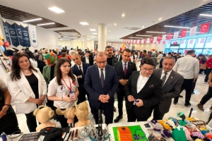 Esenyurt Kaymakamımız Sayın Fatih Çobanoğlu ve Esenyurt Belediye Başkan Yardımcısı Sayın Yeşil Aytulum Turgut ile “Mesleki Tanıtım Fuarı & Atölyeleri ve Sektör Buluşması” etkinliğinde bir araya geldik.