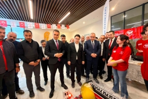Esenyurt Kaymakamımız Sayın Fatih Çobanoğlu ve Esenyurt Belediye Başkan Yardımcısı Sayın Yeşil Aytulum Turgut ile “Mesleki Tanıtım Fuarı & Atölyeleri ve Sektör Buluşması” etkinliğinde bir araya geldik.