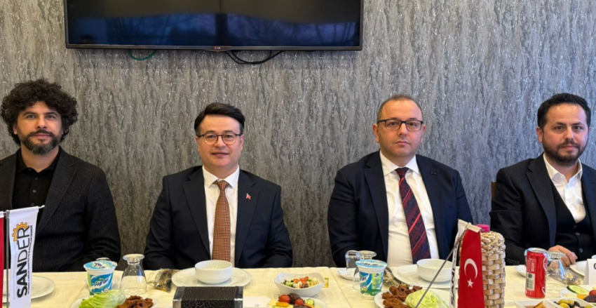 SANDER olarak düzenlemiş olduğumuz iftar programında Esenyurt Kaymakamımız Sayın Fatih Çobanoğlu ve Esenyurt Belediye Başkan Yardımcımız Sayın Nebi Canlı’yı ağırlamaktan büyük memnuniyet duyduk.